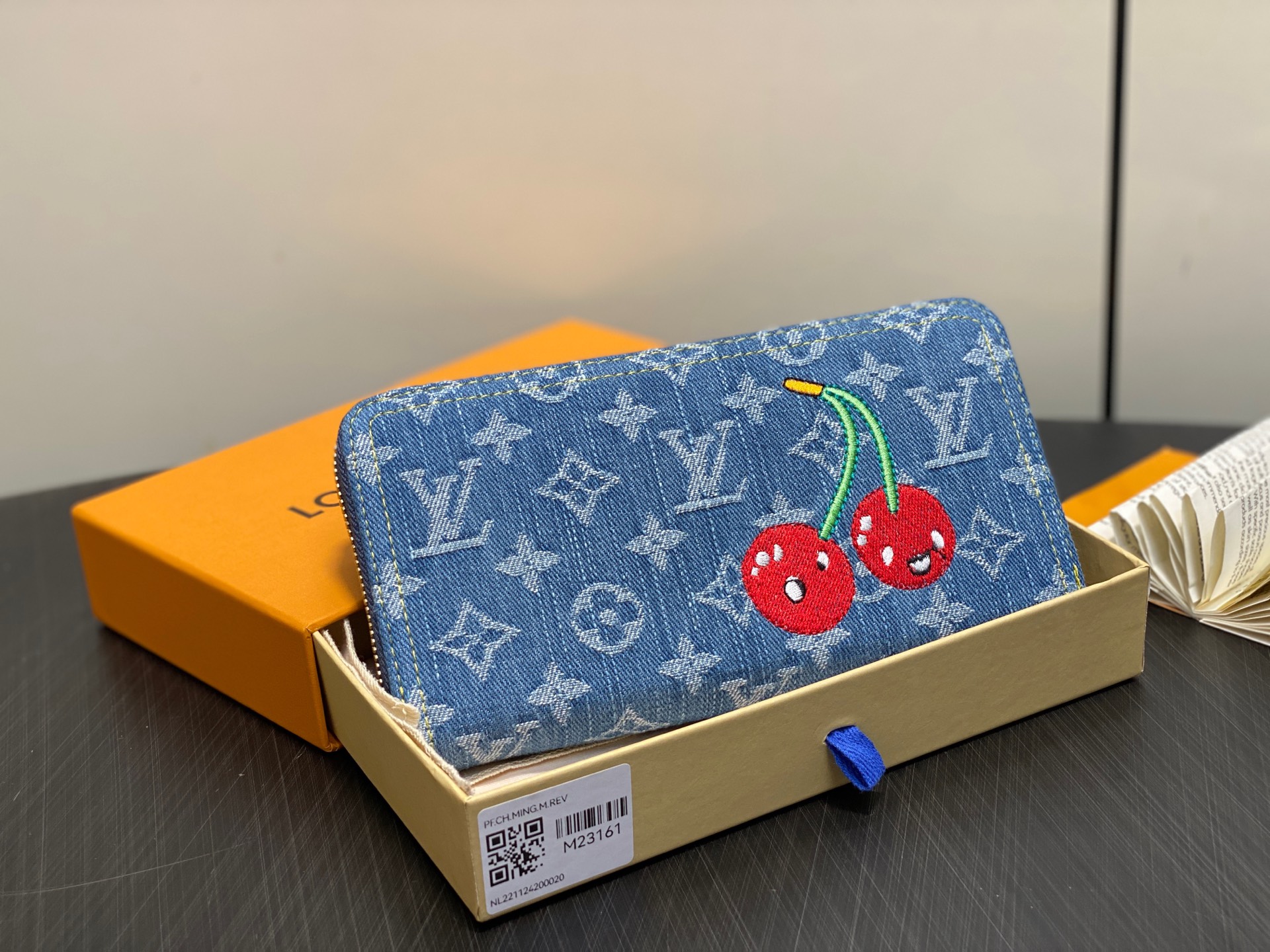 Louis Vuitton x TM Zippy Wallet(20*9*2CM)