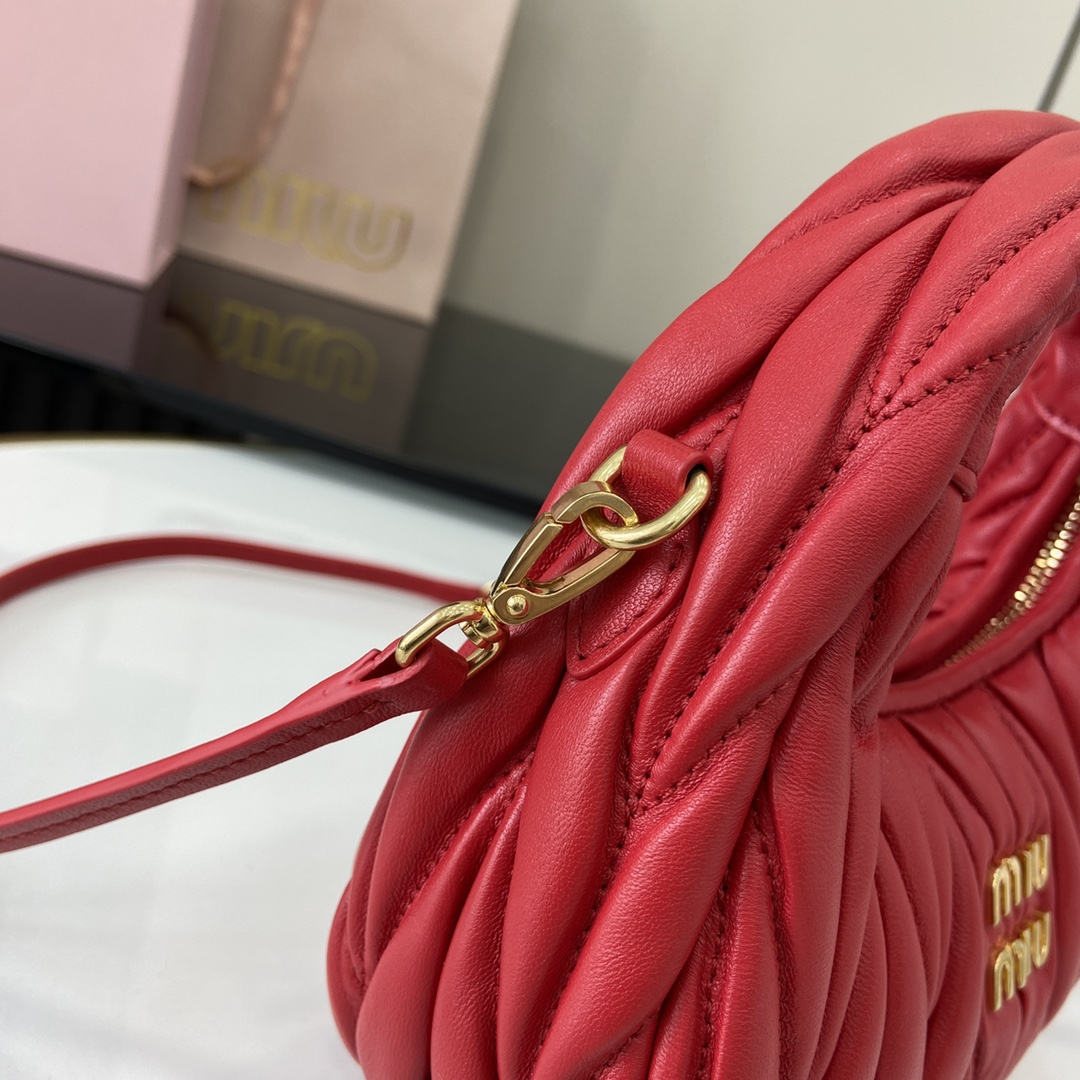 MiuMiu Mini MiuWander Bag(17.5×14×5.5CM）