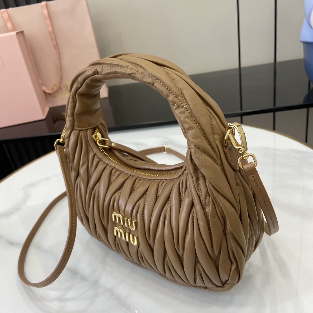 MiuMiu MiuWander Bag(23×13×7CM）