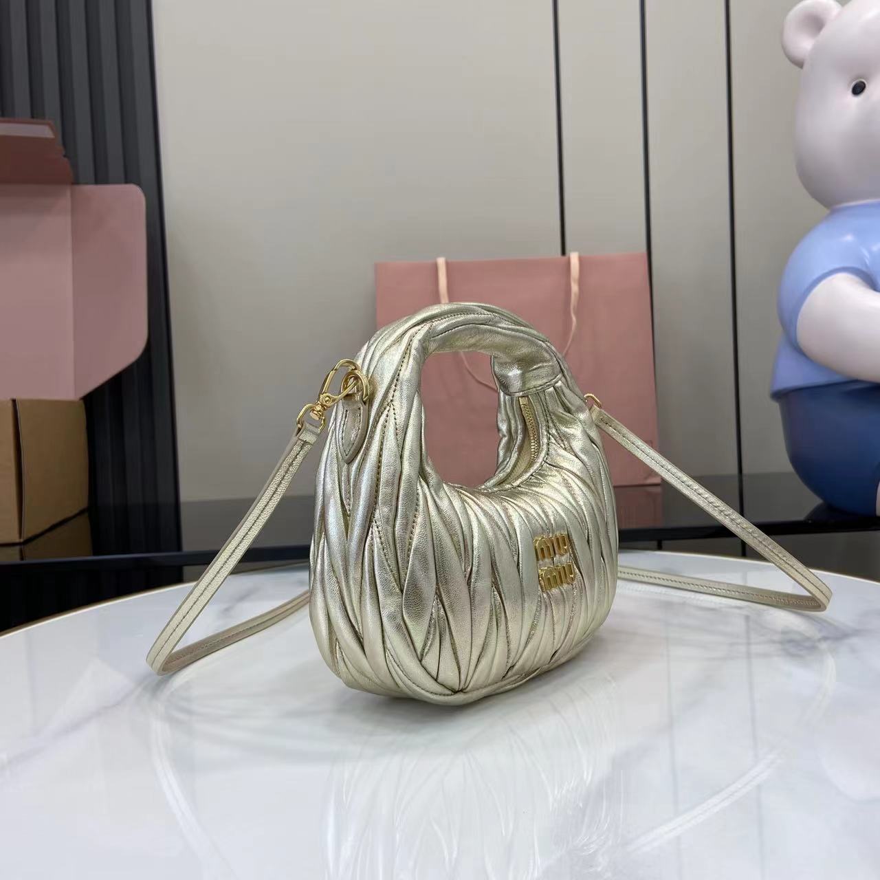 MiuMiu Mini MiuWander Bag(17.5×14×5.5CM）