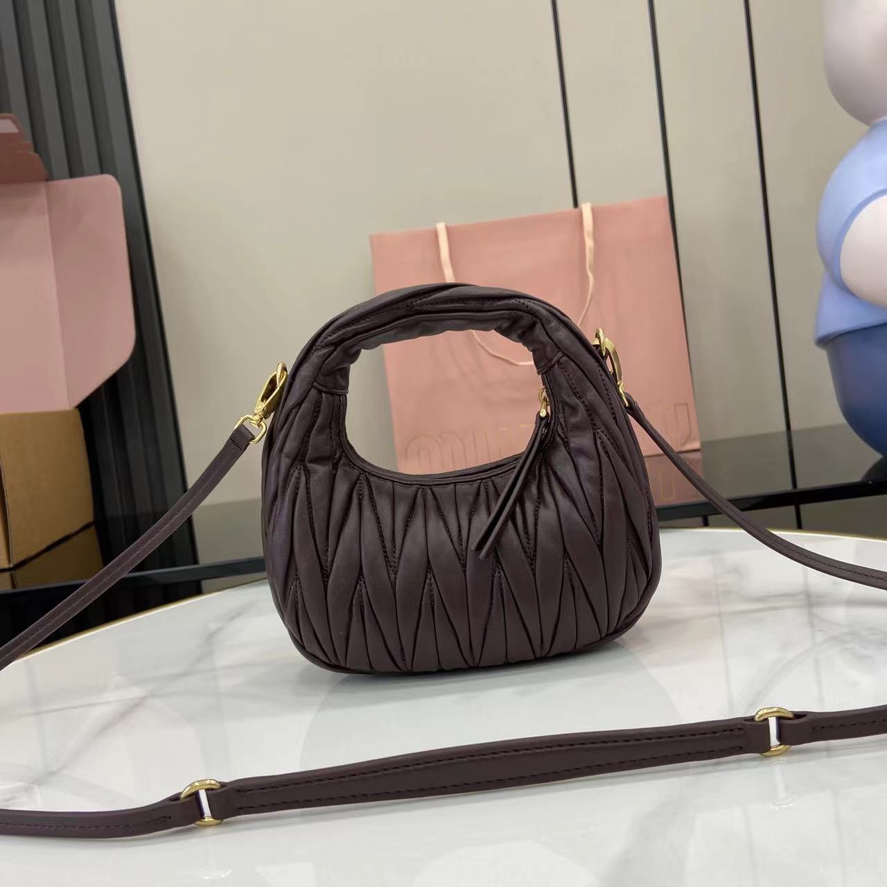 MiuMiu Mini MiuWander Bag(17.5×14×5.5CM）