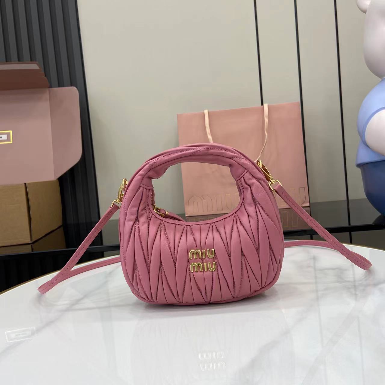 MiuMiu Mini MiuWander Bag(17.5×14×5.5CM）