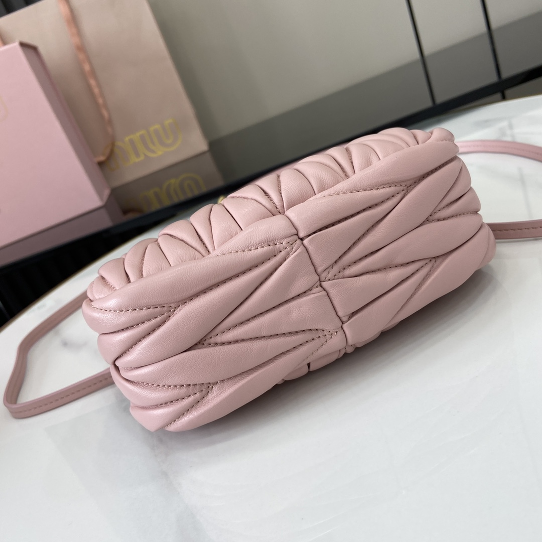 MiuMiu Mini MiuWander Bag(17.5×14×5.5CM）