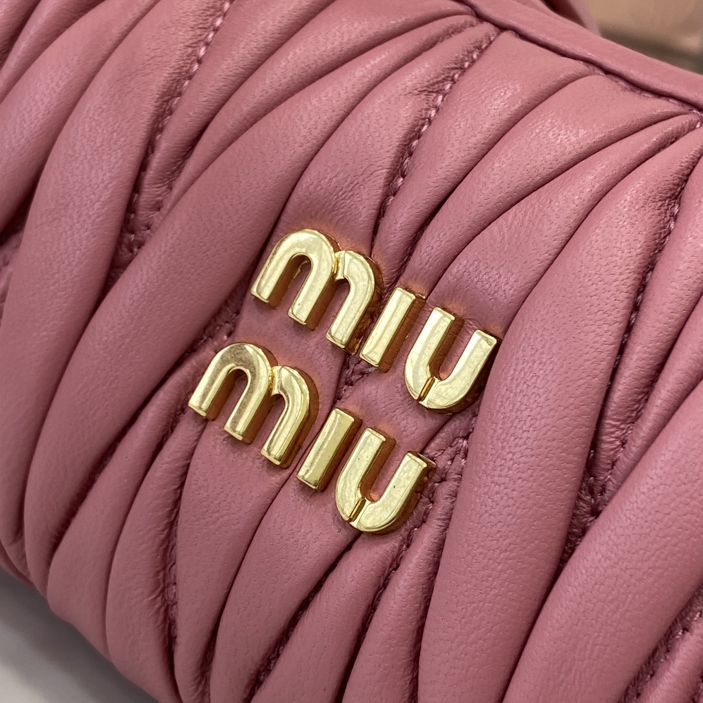 MiuMiu Mini MiuWander Bag(17.5×14×5.5CM）