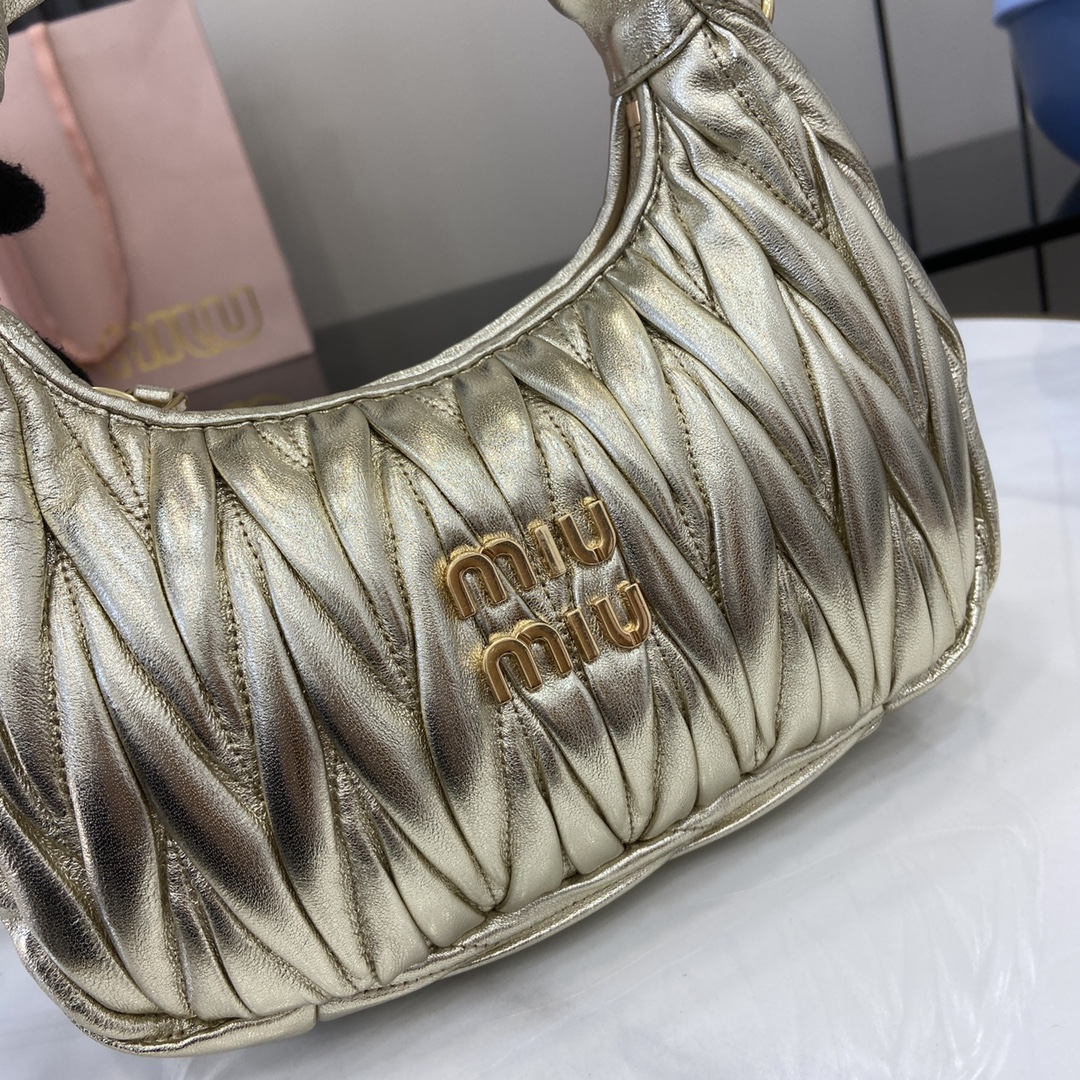 MiuMiu MiuWander Bag(23×13×7CM）
