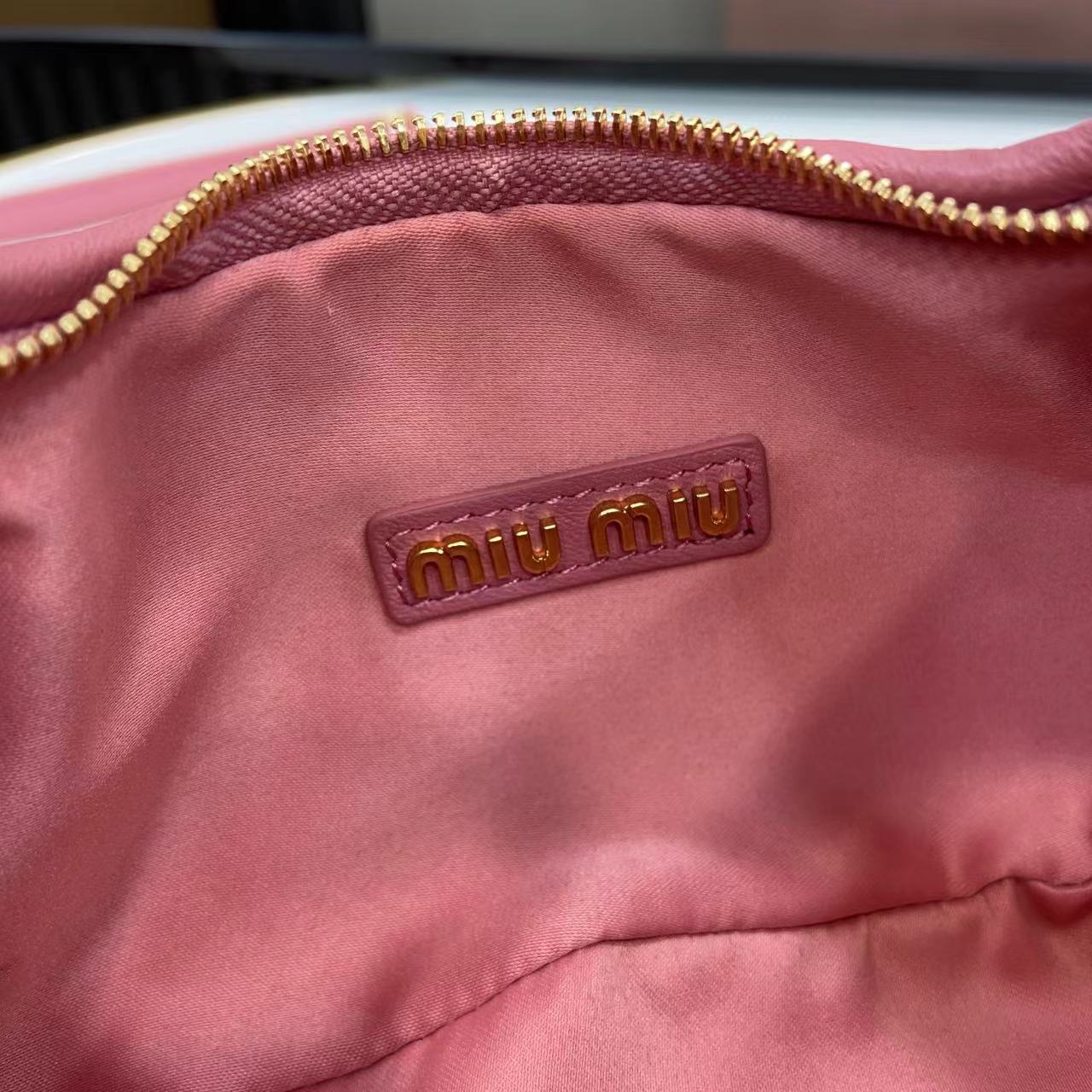 MiuMiu Mini MiuWander Bag(17.5×14×5.5CM）