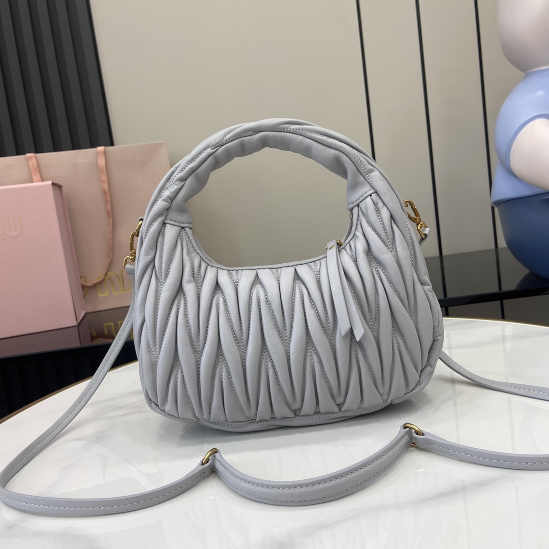 MiuMiu MiuWander Bag(23×13×7CM）