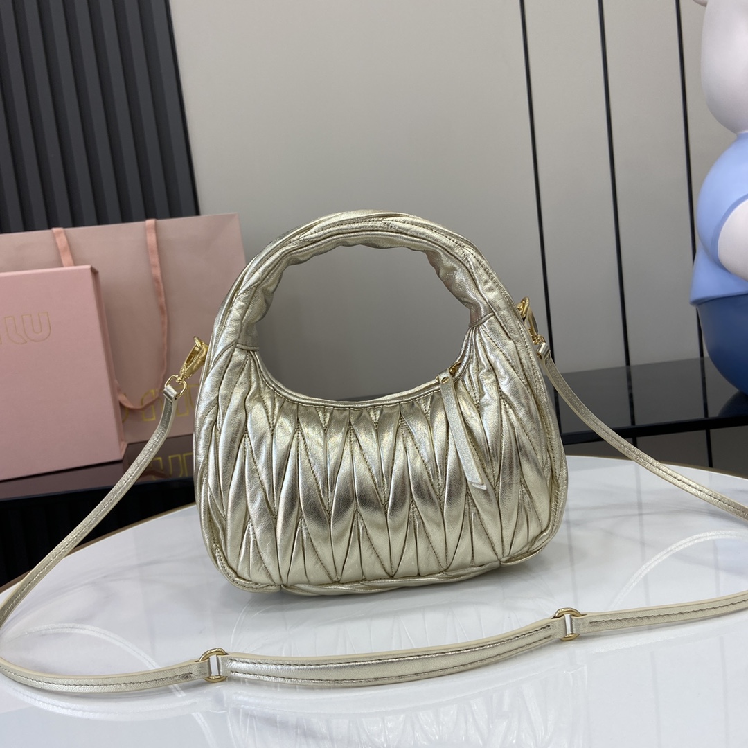 MiuMiu MiuWander Bag(23×13×7CM）