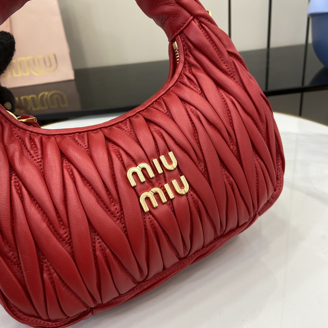 MiuMiu MiuWander Bag(23×13×7CM）