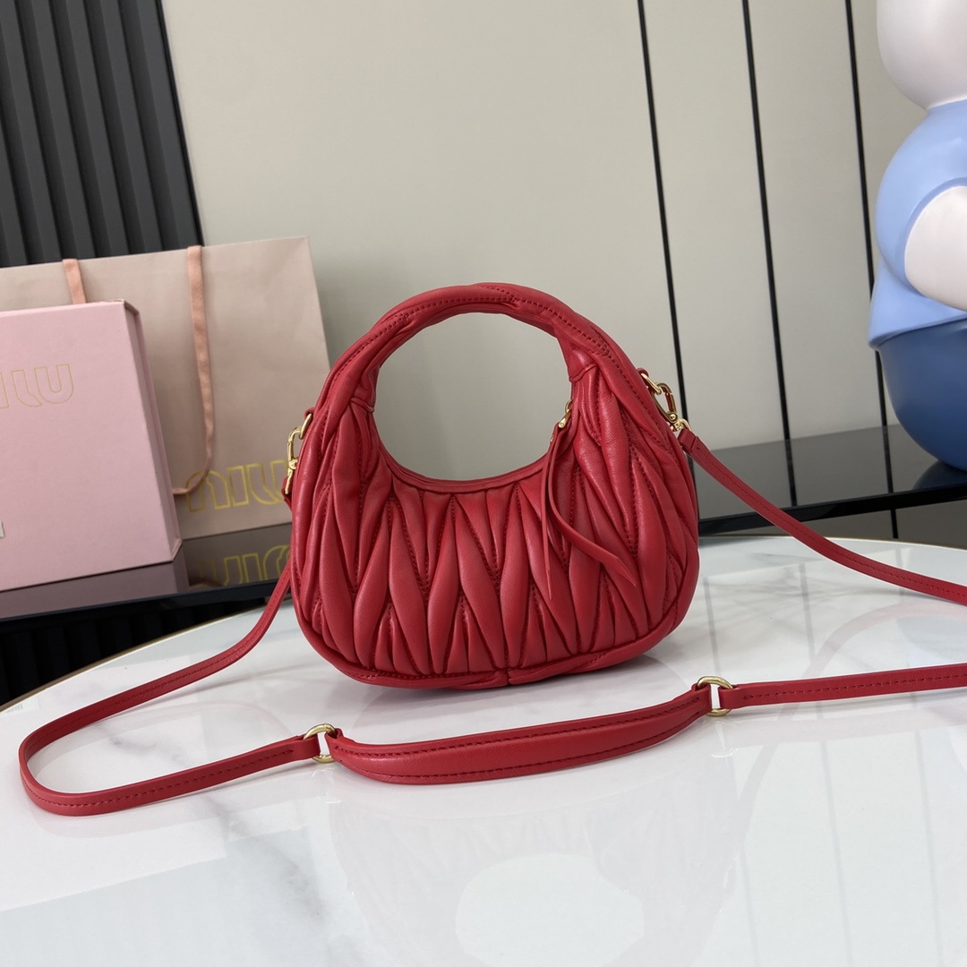 MiuMiu Mini MiuWander Bag(17.5×14×5.5CM）