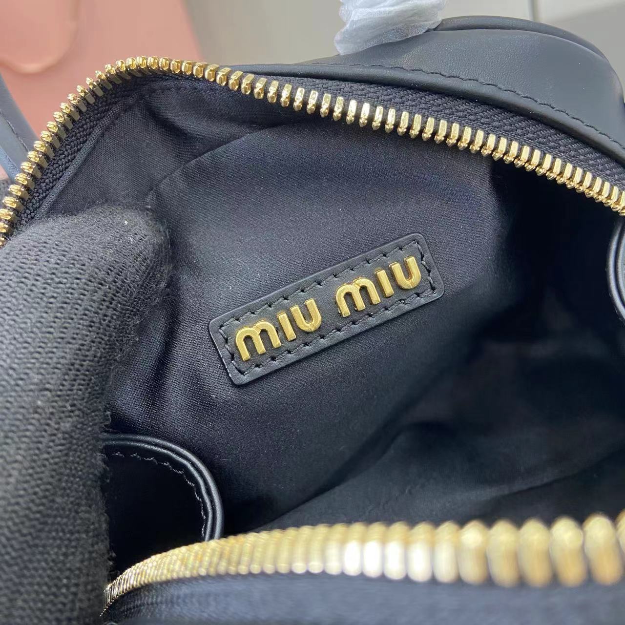 MiuMi* Runway Dumpling Bag(24 X12.5 X 9CM）