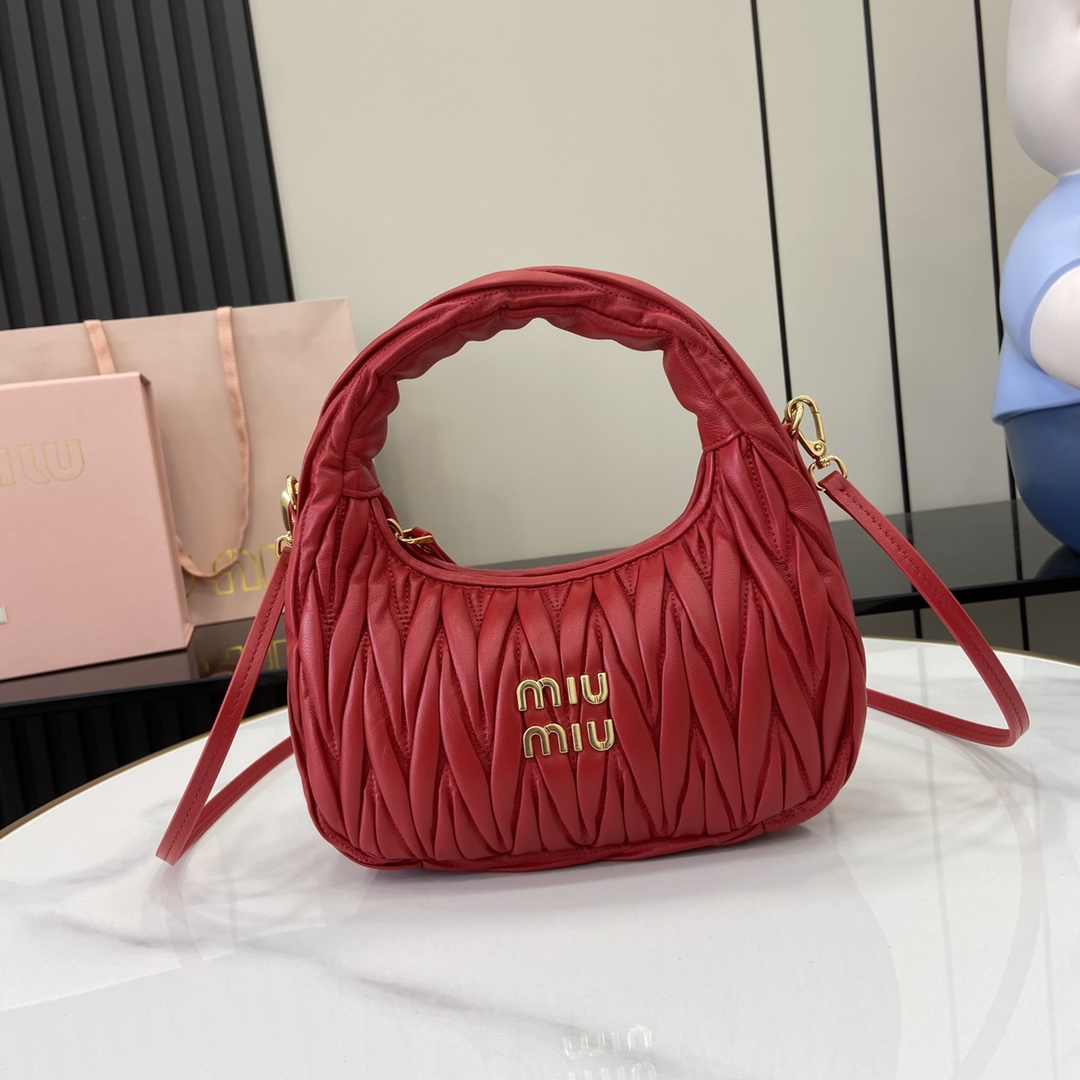 MiuMiu MiuWander Bag(23×13×7CM）