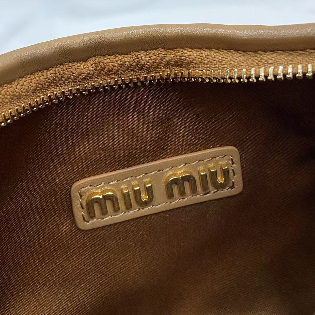 MiuMiu Mini MiuWander Bag(17.5×14×5.5CM）