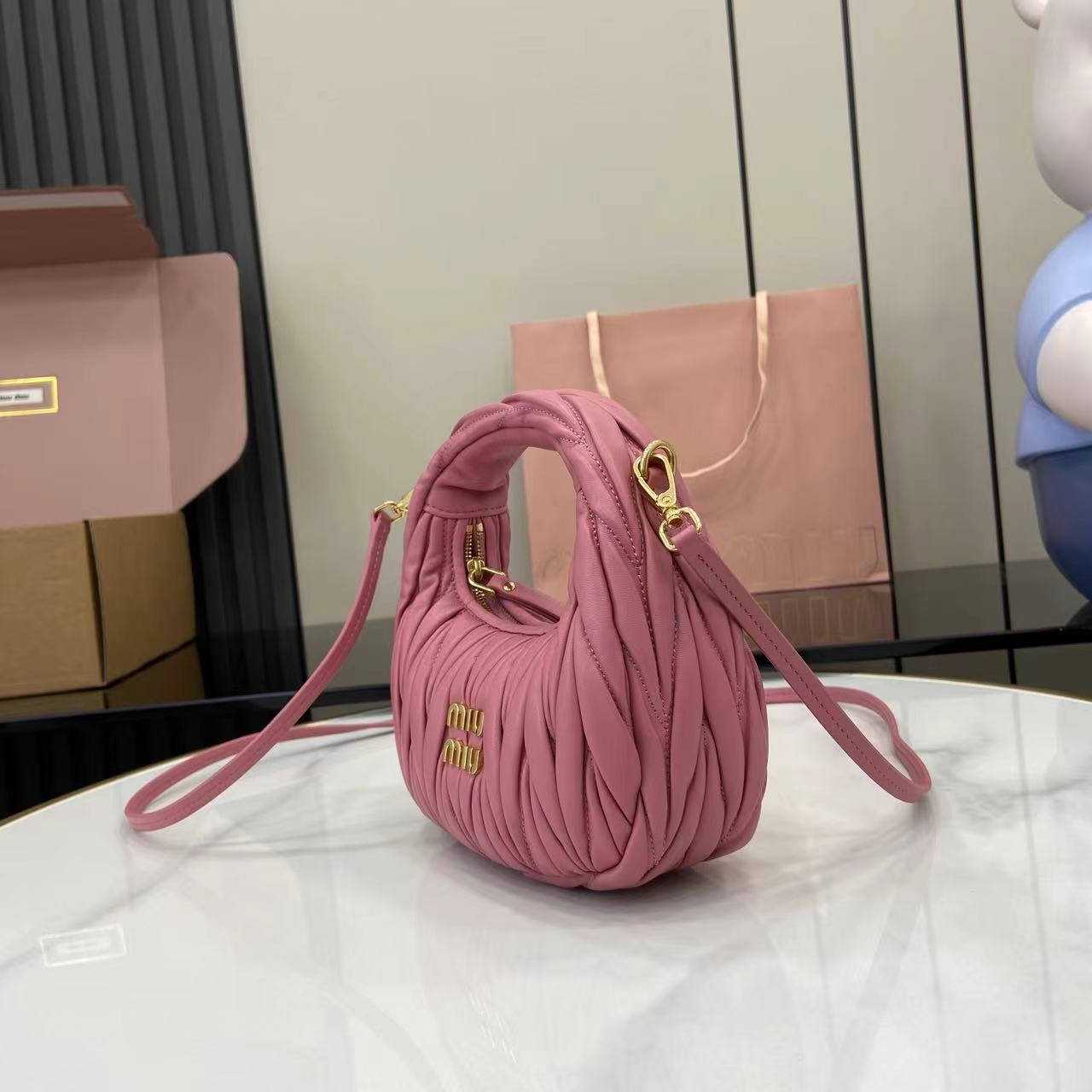 MiuMiu Mini MiuWander Bag(17.5×14×5.5CM）