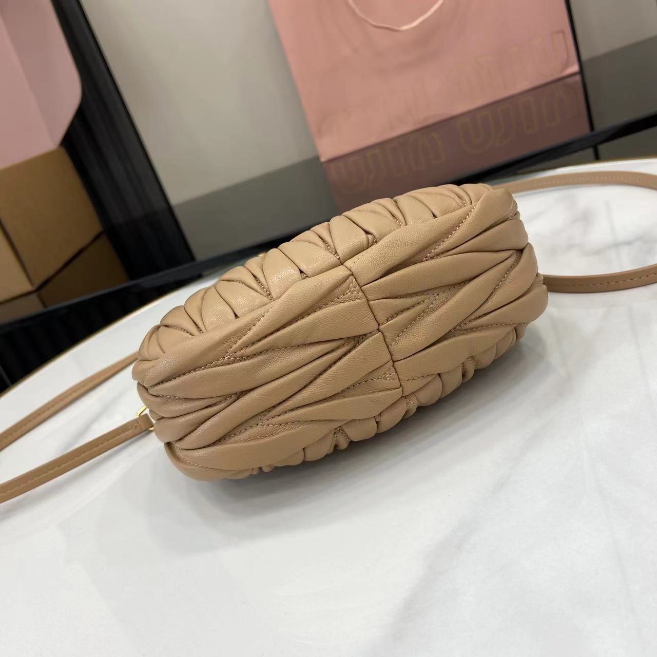 MiuMiu Mini MiuWander Bag(17.5×14×5.5CM）