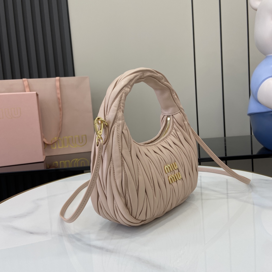 MiuMiu MiuWander Bag(23×13×7CM）