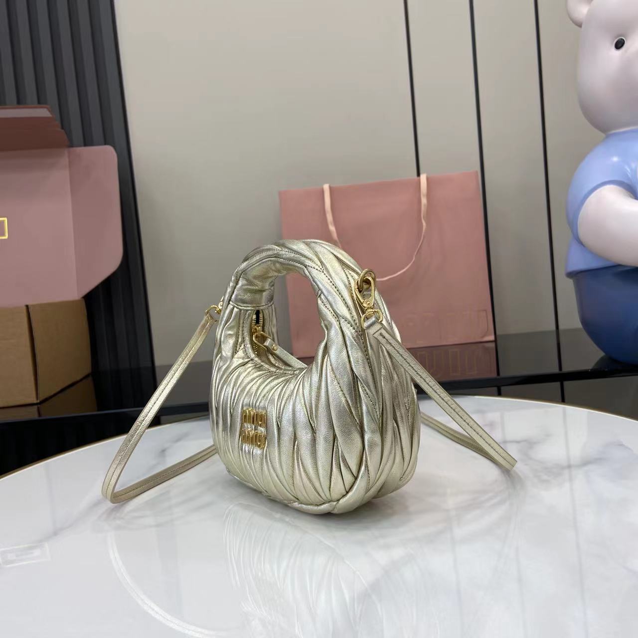 MiuMiu Mini MiuWander Bag(17.5×14×5.5CM）