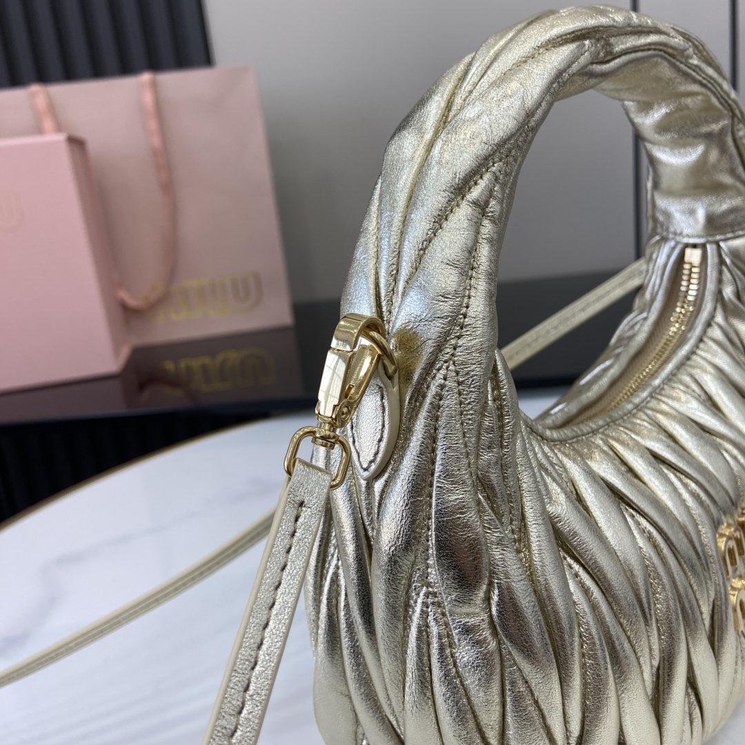 MiuMiu MiuWander Bag(23×13×7CM）