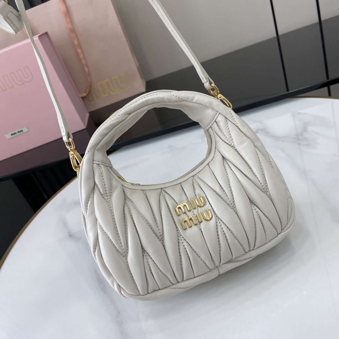 MiuMiu Mini MiuWander Bag(17.5×14×5.5CM）