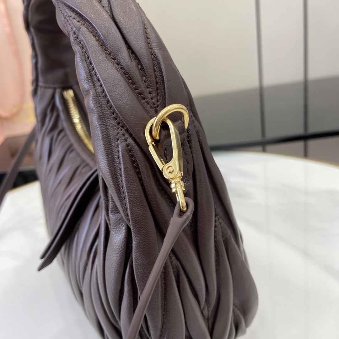 MiuMiu MiuWander Bag(23×13×7CM）