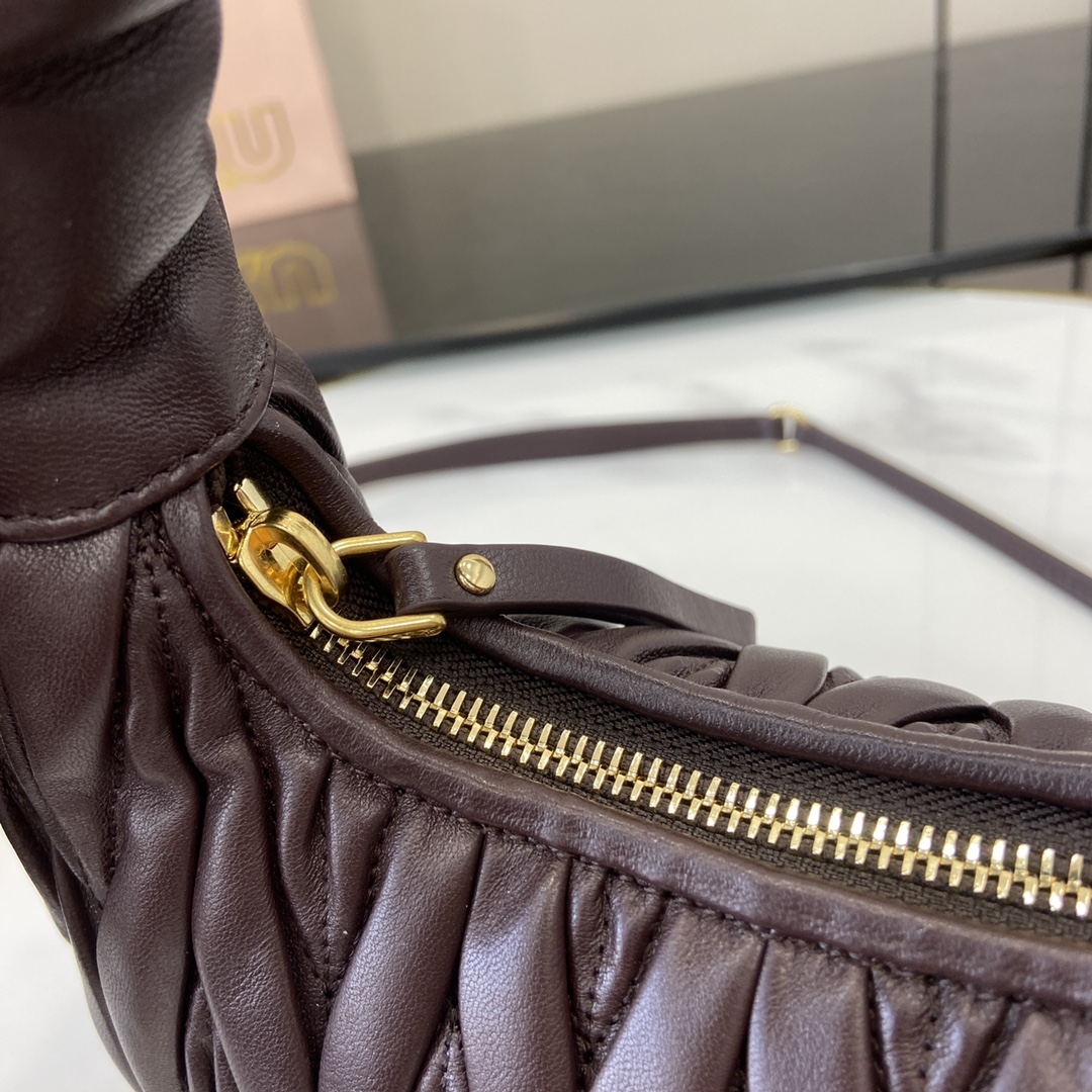 MiuMiu MiuWander Bag(23×13×7CM）