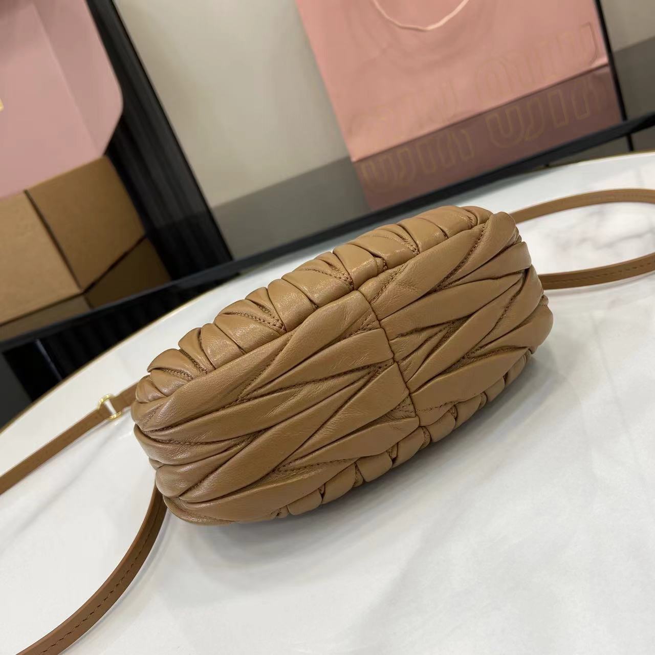 MiuMiu Mini MiuWander Bag(17.5×14×5.5CM）