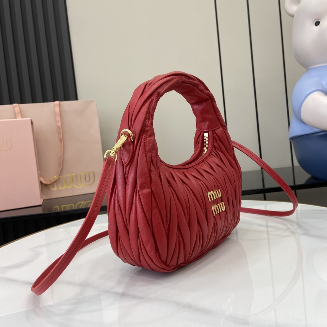 MiuMiu MiuWander Bag(23×13×7CM）