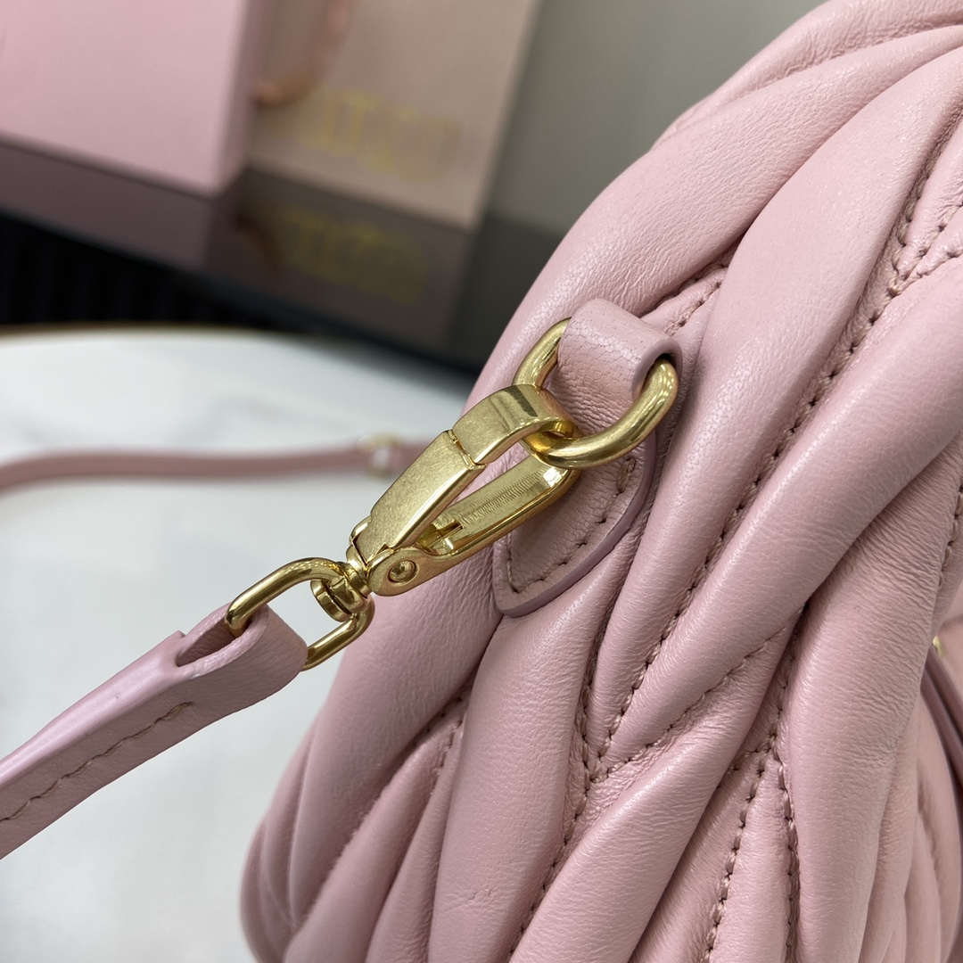 MiuMiu Mini MiuWander Bag(17.5×14×5.5CM）
