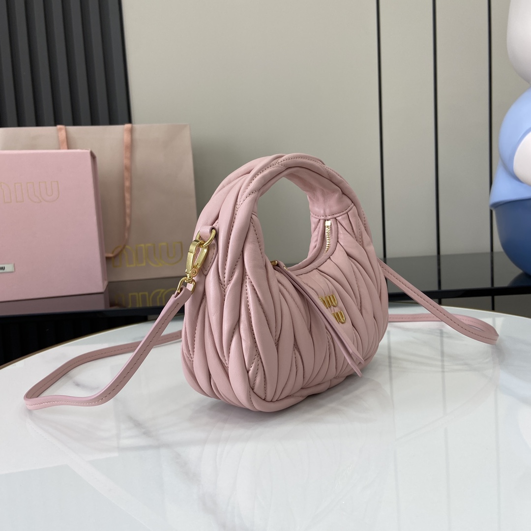 MiuMiu Mini MiuWander Bag(17.5×14×5.5CM）