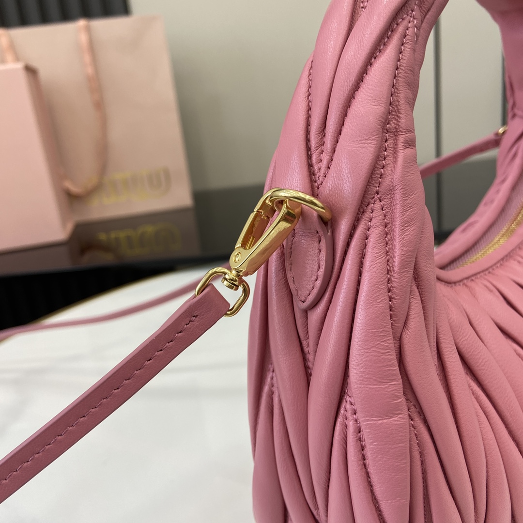 MiuMiu MiuWander Bag(23×13×7CM）