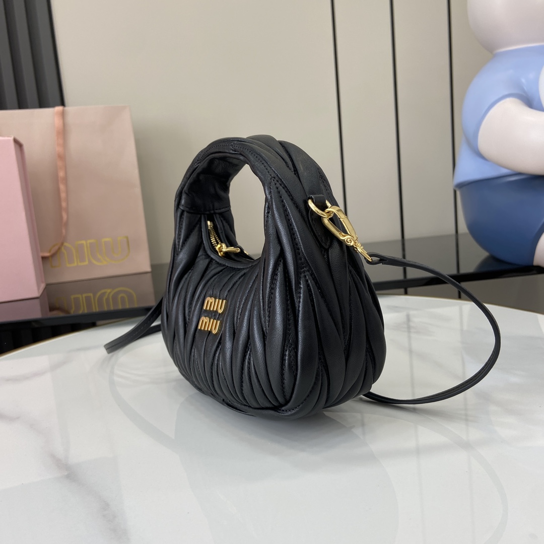 MiuMiu Mini MiuWander Bag(17.5×14×5.5CM）