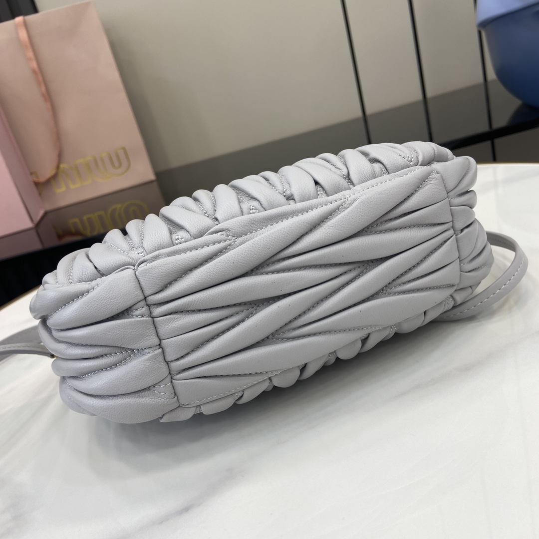 MiuMiu MiuWander Bag(23×13×7CM）