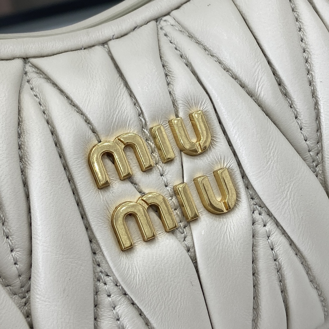 MiuMiu Mini MiuWander Bag(17.5×14×5.5CM）