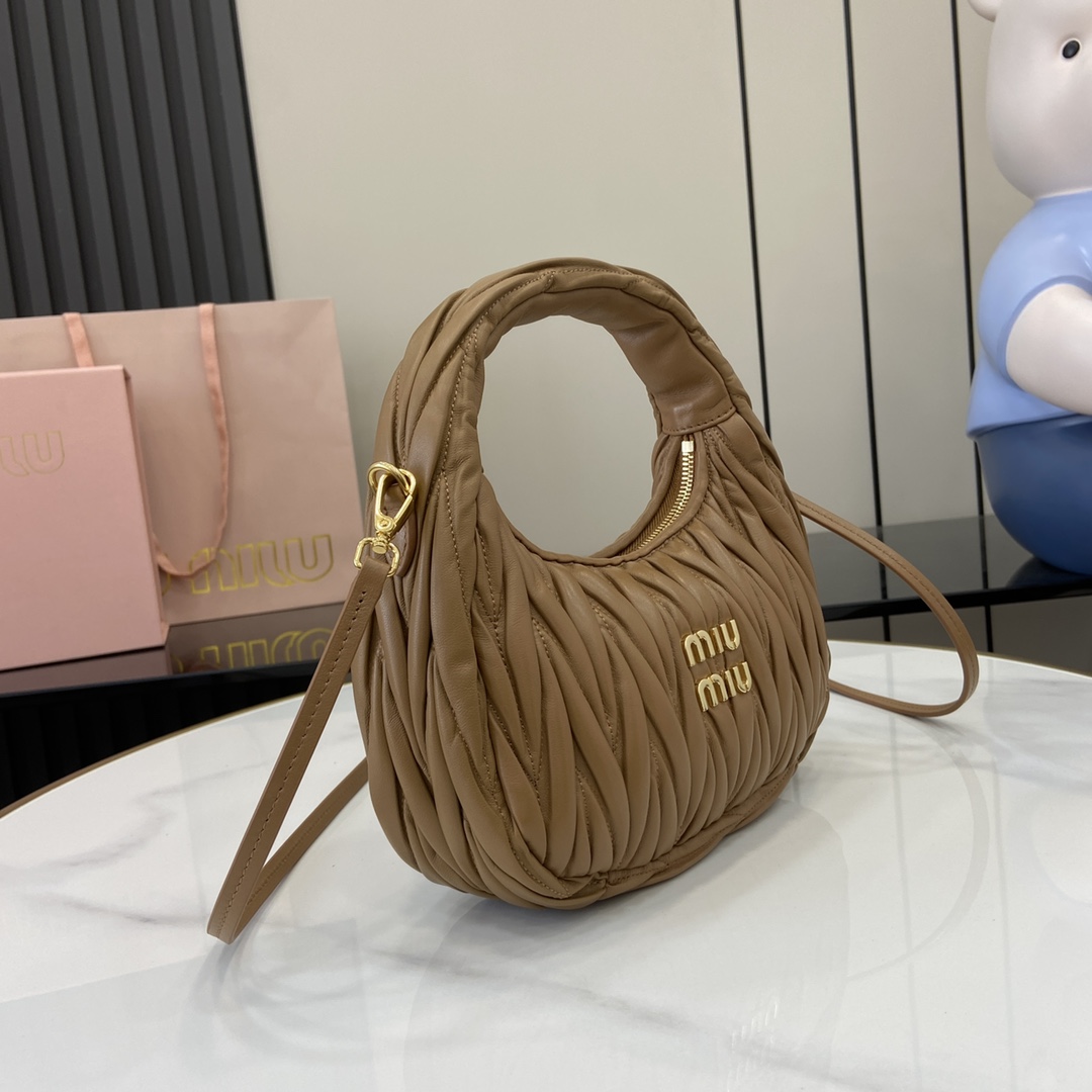 MiuMiu MiuWander Bag(23×13×7CM）