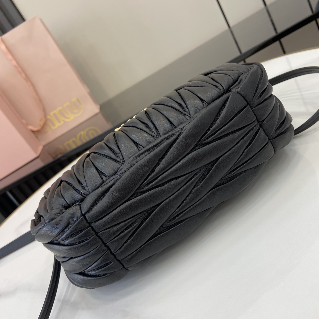 MiuMiu MiuWander Bag(23×13×7CM）