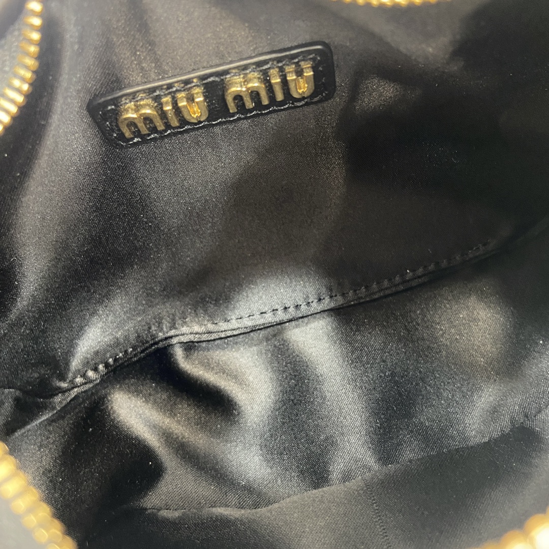 MiuMiu Mini MiuWander Bag(17.5×14×5.5CM）