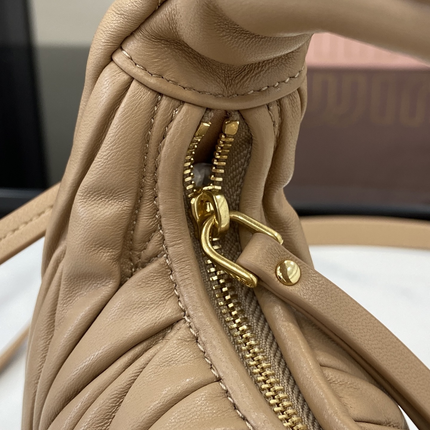 MiuMiu Mini MiuWander Bag(17.5×14×5.5CM）