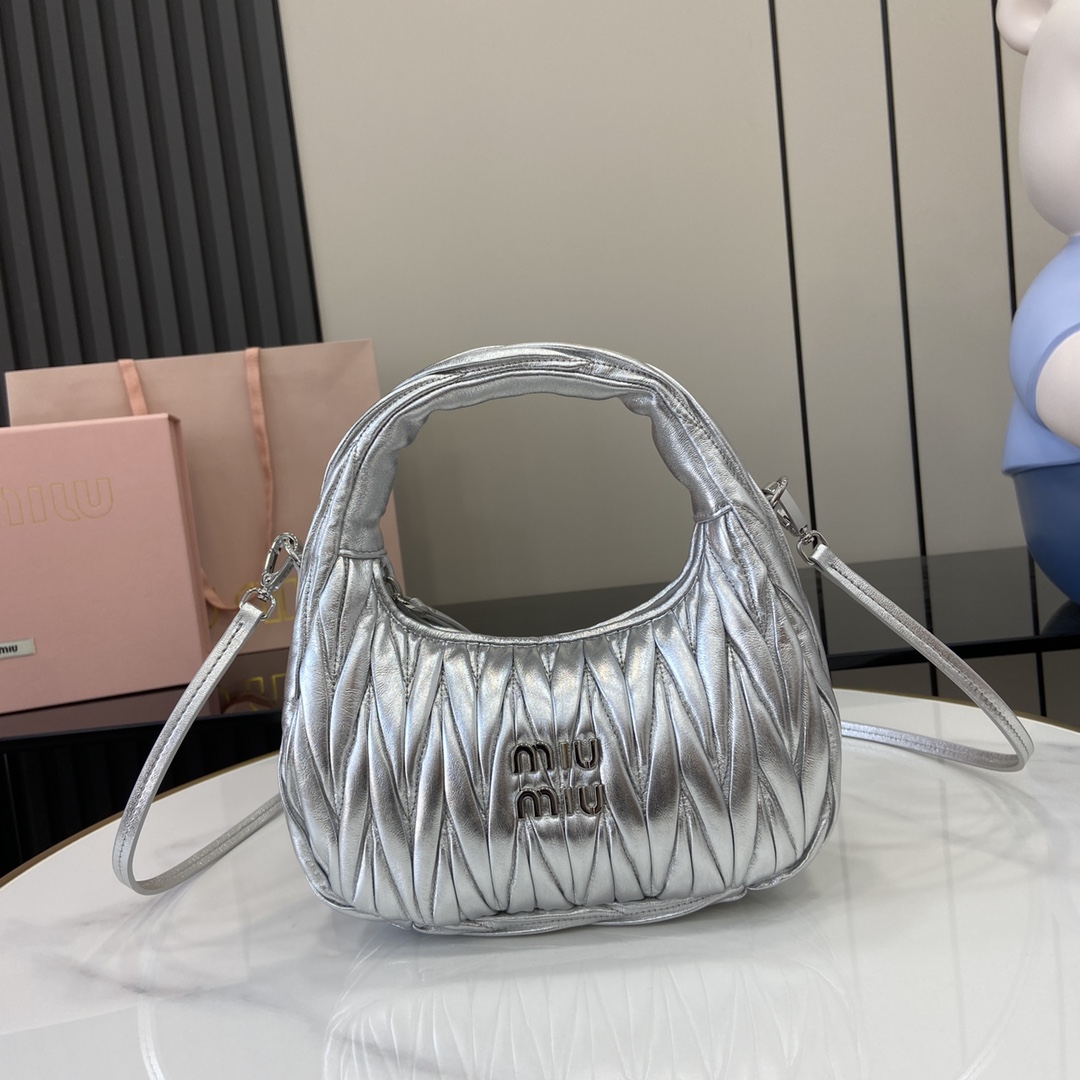 MiuMiu MiuWander Bag(23×13×7CM）