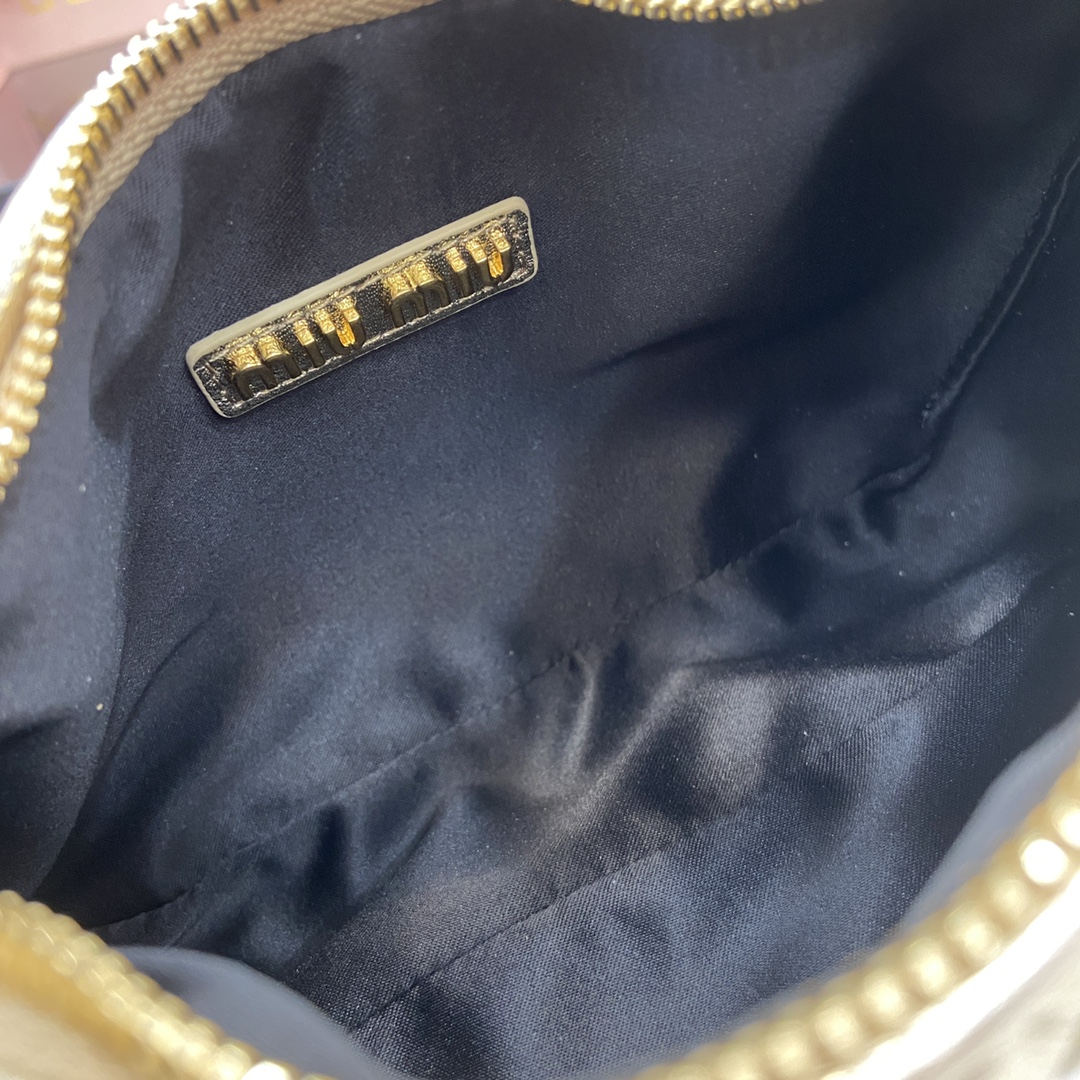 MiuMiu MiuWander Bag(23×13×7CM）