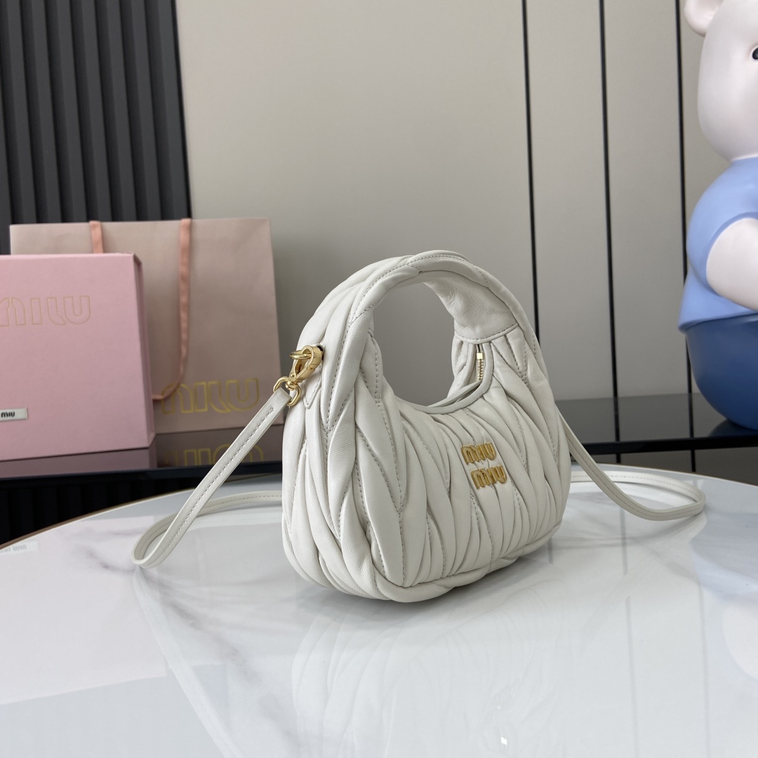 MiuMiu Mini MiuWander Bag(17.5×14×5.5CM）