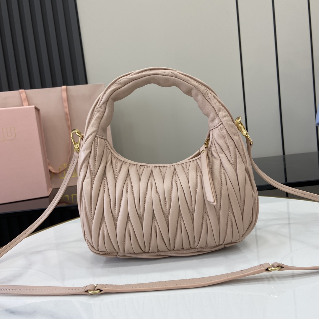 MiuMiu MiuWander Bag(23×13×7CM）