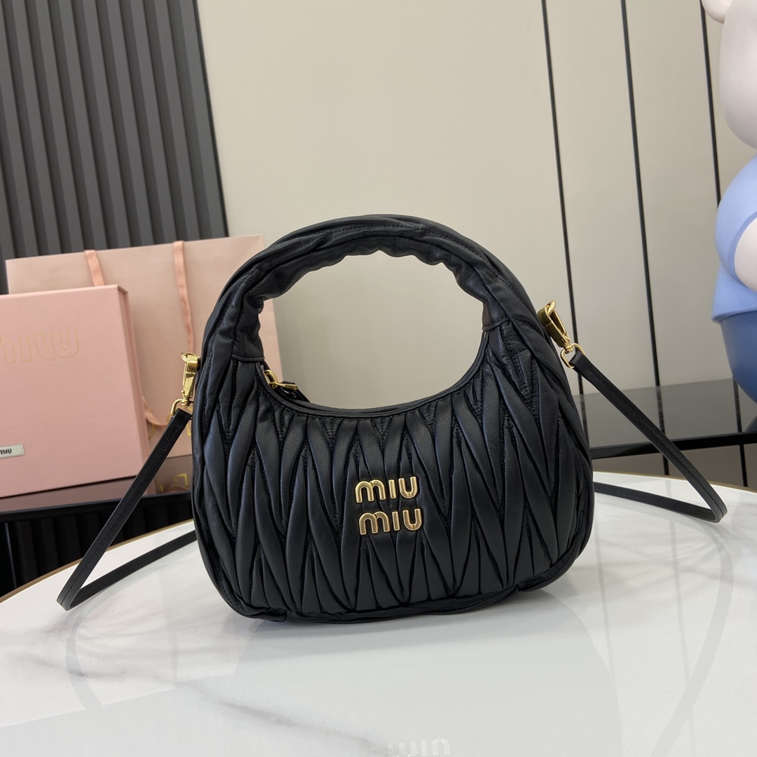 MiuMiu MiuWander Bag(23×13×7CM）