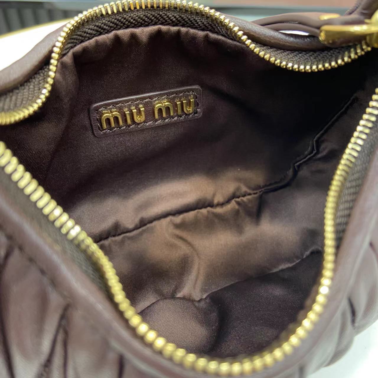 MiuMiu Mini MiuWander Bag(17.5×14×5.5CM）