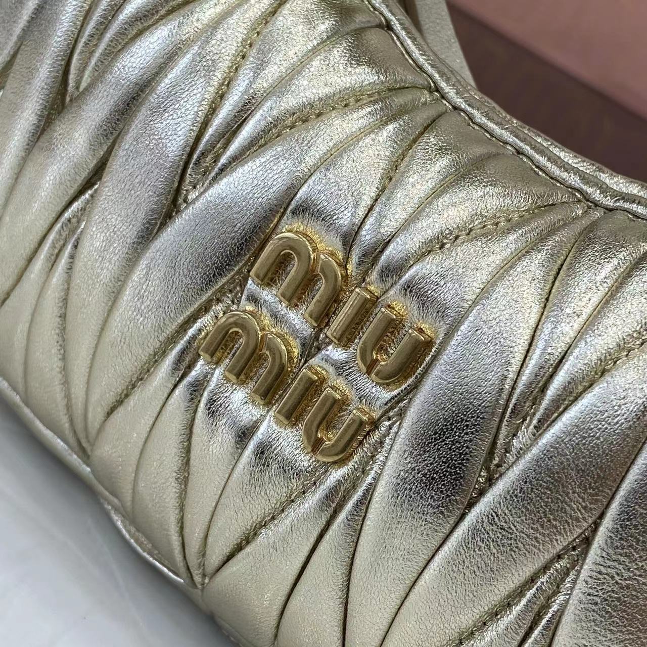 MiuMiu Mini MiuWander Bag(17.5×14×5.5CM）