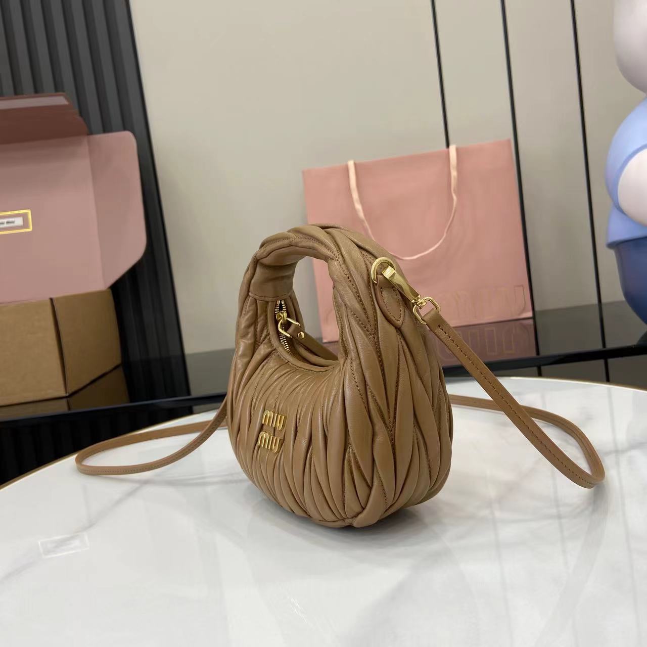 MiuMiu Mini MiuWander Bag(17.5×14×5.5CM）