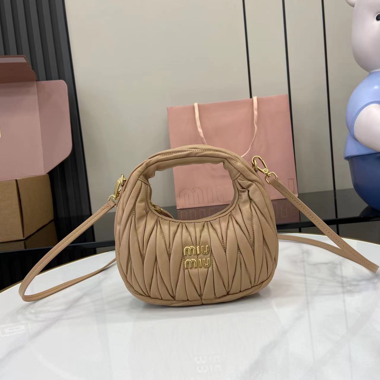 MiuMiu Mini MiuWander Bag(17.5×14×5.5CM）