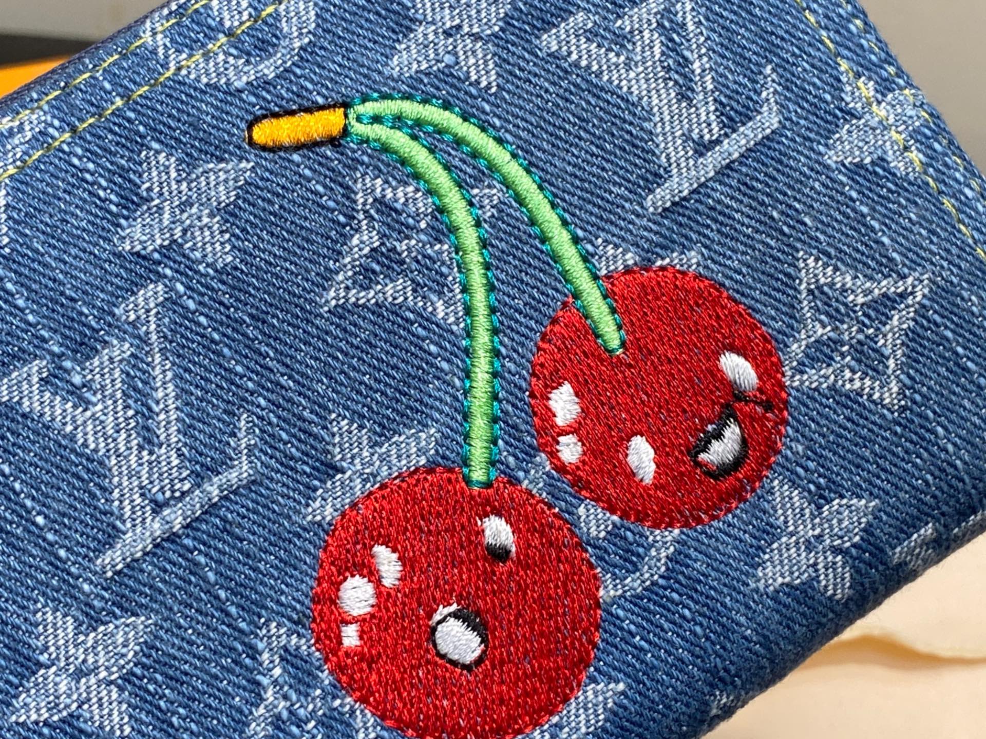 Louis Vuitton x TM Zippy Wallet(20*9*2CM)