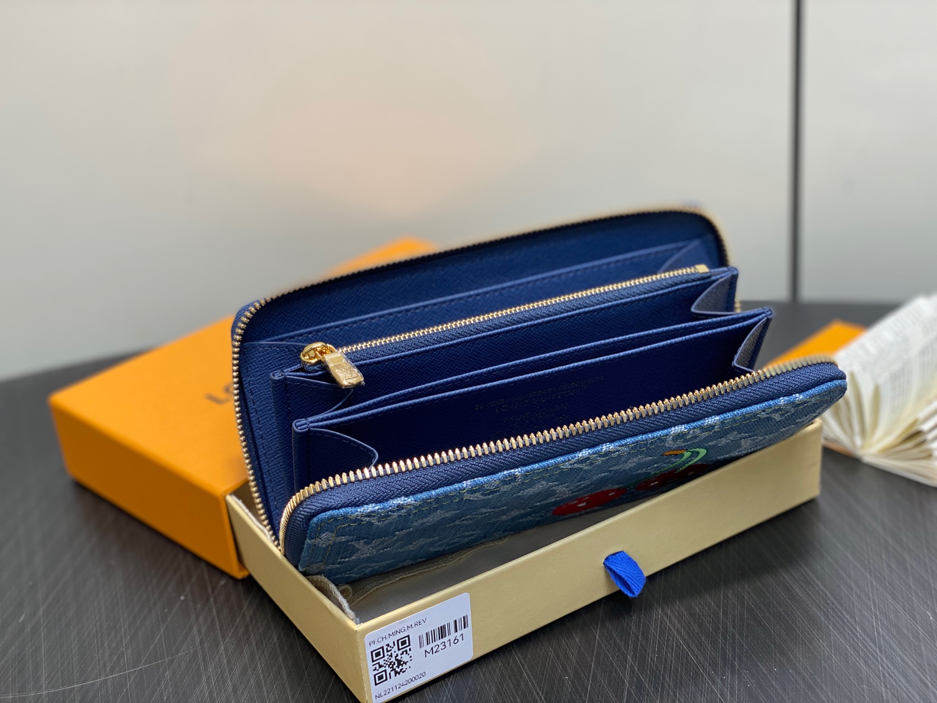 Louis Vuitton x TM Zippy Wallet(20*9*2CM)