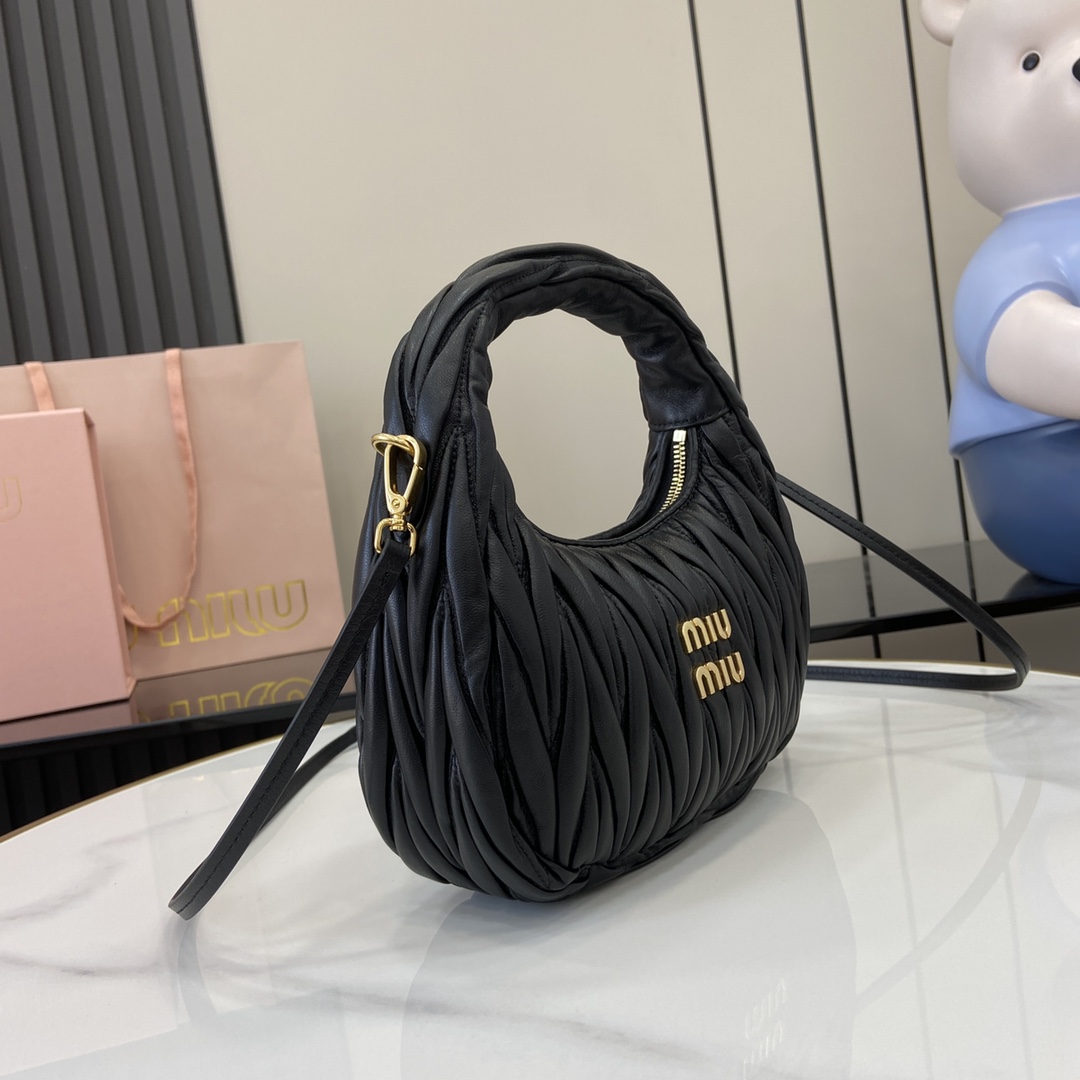 MiuMiu MiuWander Bag(23×13×7CM）