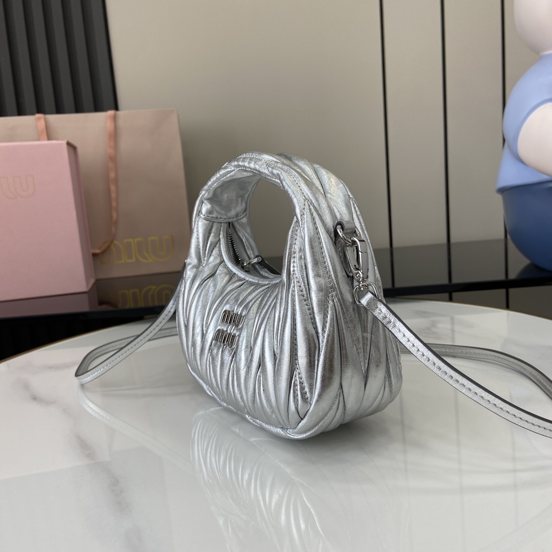 MiuMiu Mini MiuWander Bag(17.5×14×5.5CM）